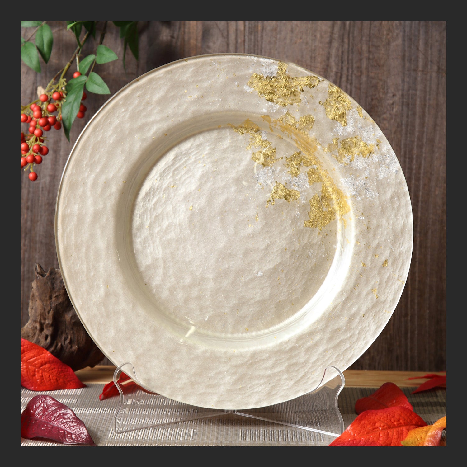 Syosaku Japanese Urushi Glass Dinner Plate 12.5-inch (32cm) Majestic White with Gold Leaf, Dishwasher Safe