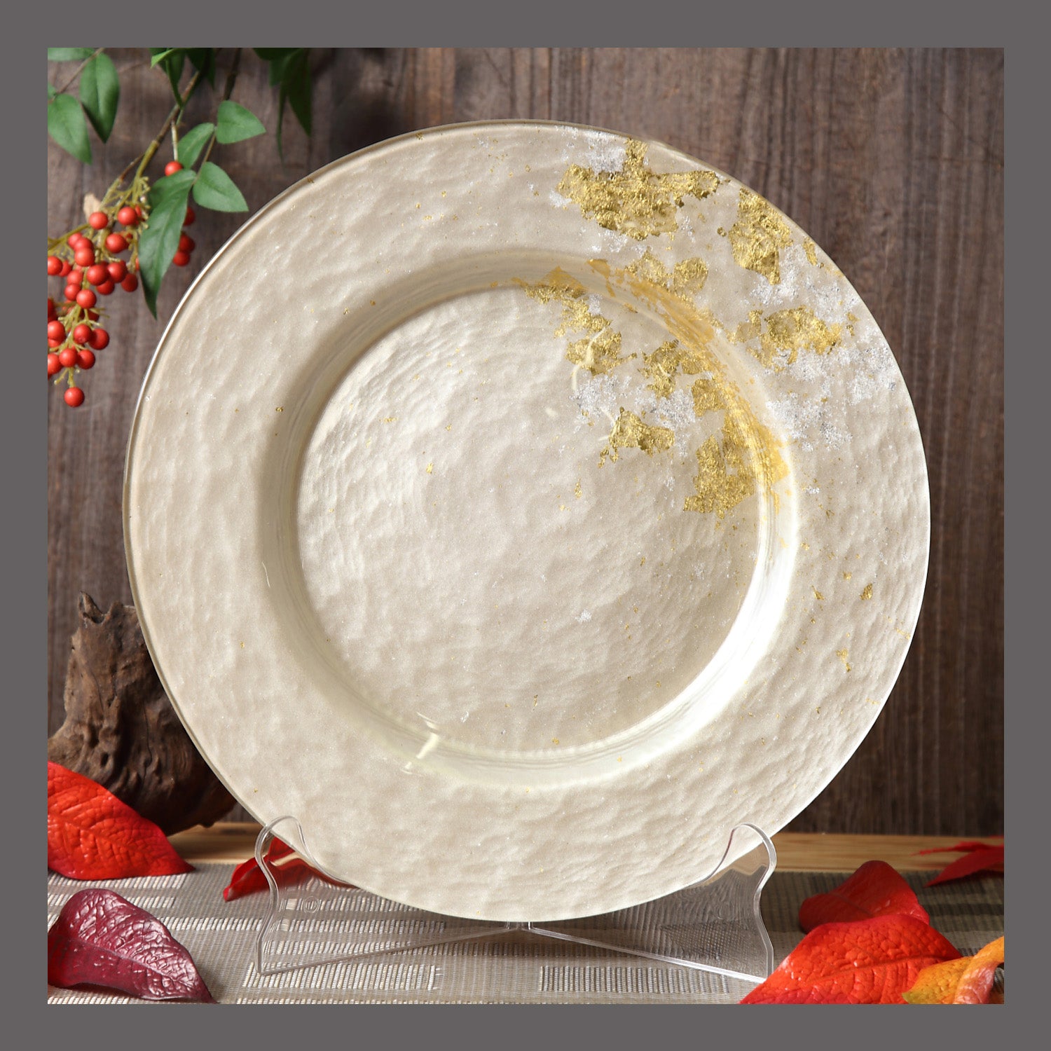 Syosaku Japanese Urushi Glass Dinner Plate 12.5-inch (32cm) Majestic White with Gold Leaf, Dishwasher Safe