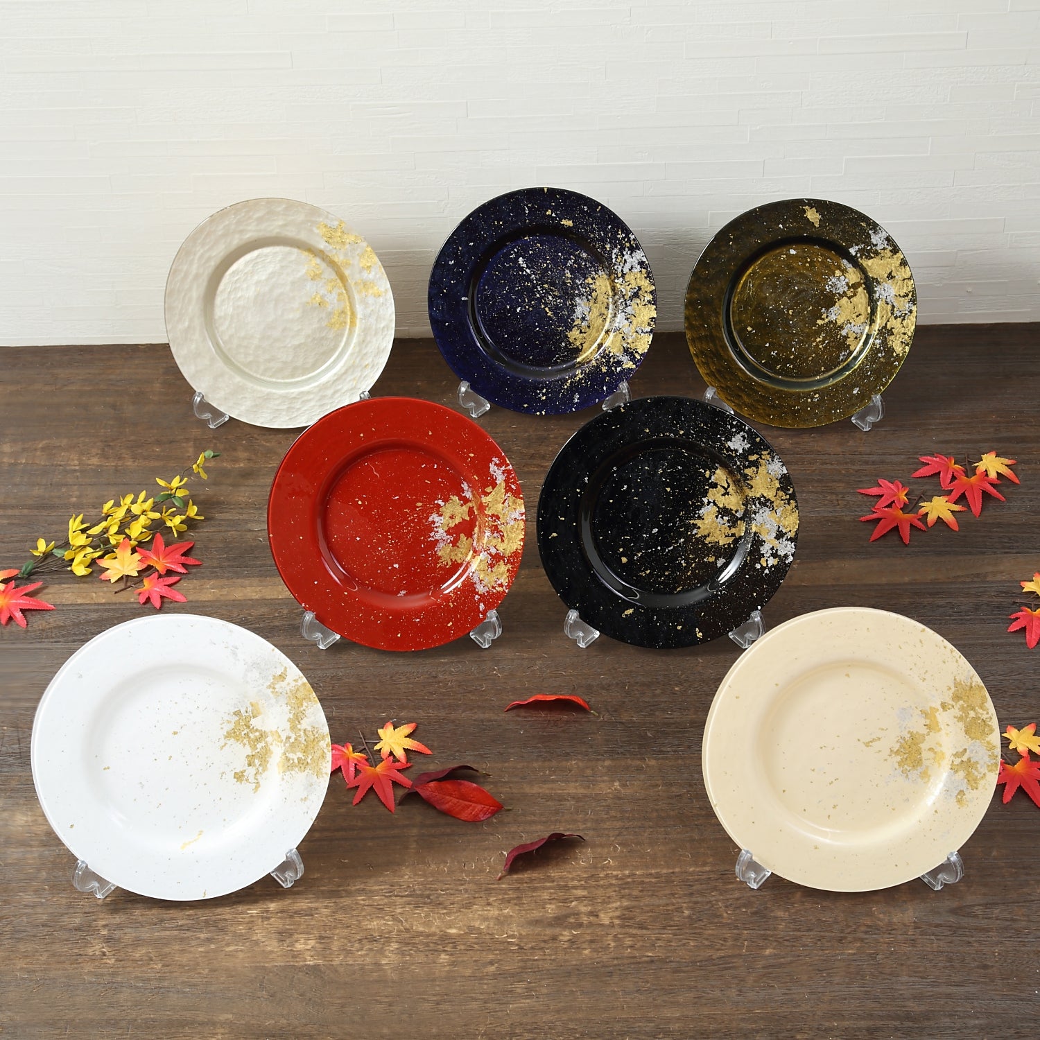 Syosaku Japanese Urushi Glass Dinner Plate 12.5-inch (32cm) Vermilion with Gold Leaf, Dishwasher Safe - Syosaku-Japan